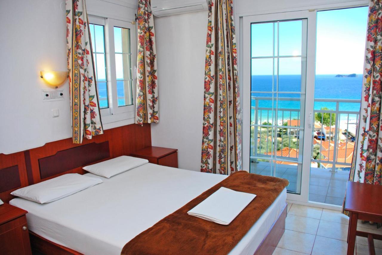 Hotel Emerald Chrysi Ammoudia Habitación foto